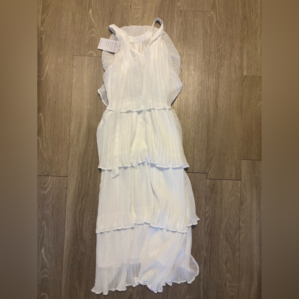 Elegant White Maxi Dress - Picture 3 of 4